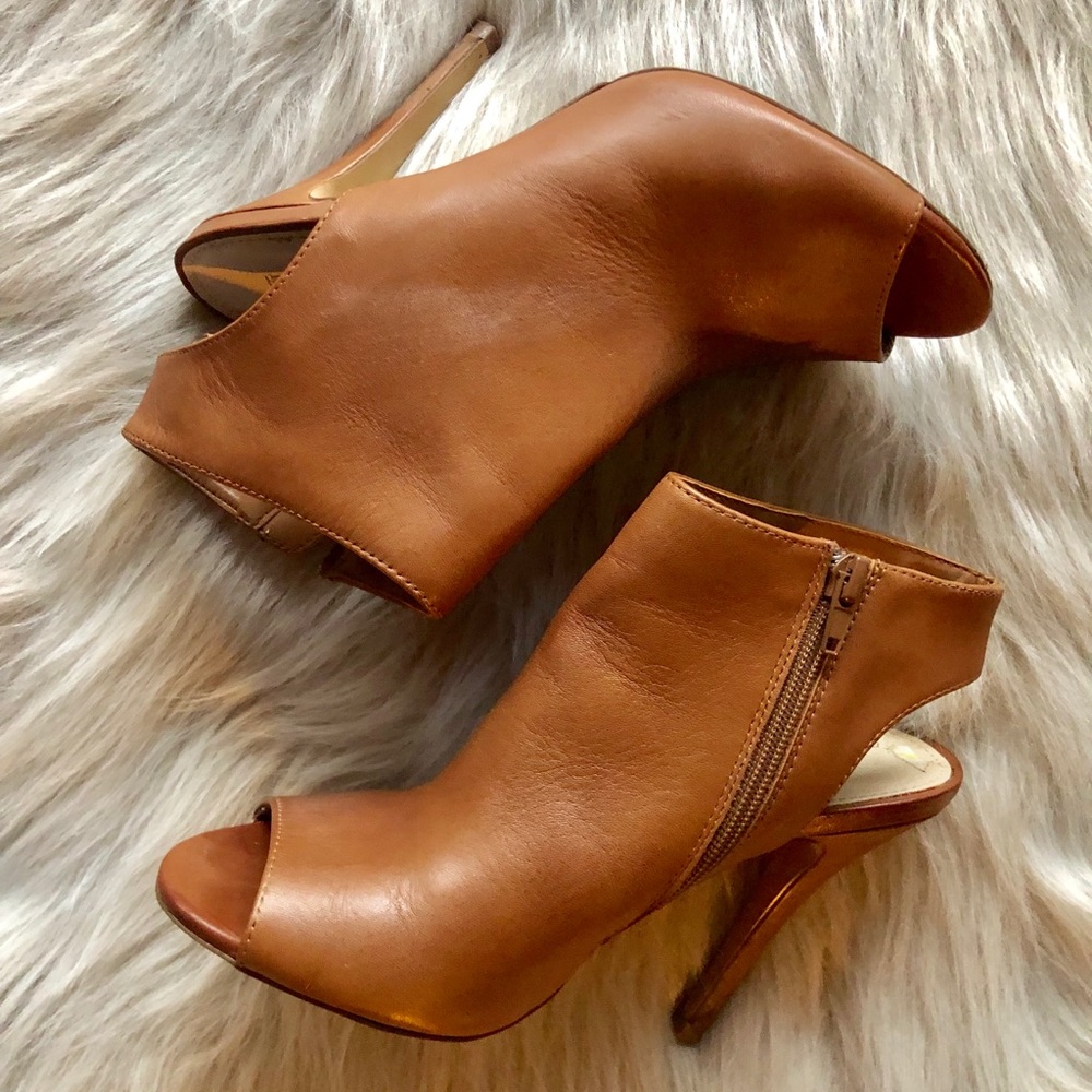 Steven Madden side zip peep toe heels